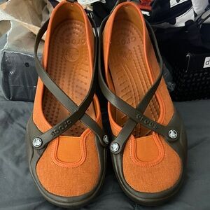 CROCS Women's Orange and Brown Mary Jane criss cross style shoe size 10